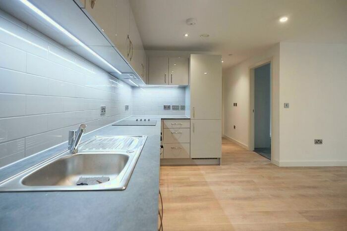 2 Bedroom Apartment To Rent In Apt :: The Quarters, M1