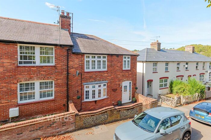 3 Bedroom End Of Terrace House For Sale In Oliver Crescent, Farningham, Dartford, Kent, DA4