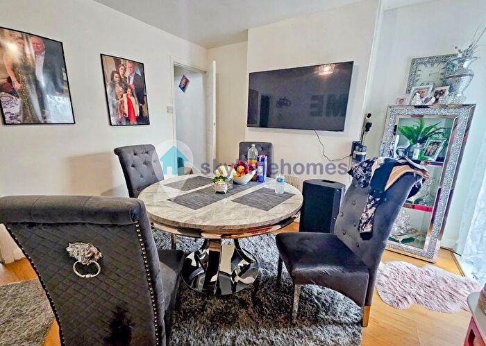 3 Bedroom Semi-Detached House To Rent In Fairfax Road, Leicester, LE4
