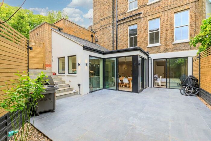 3 Bedroom Apartment To Rent In Bloomfield Road, N6