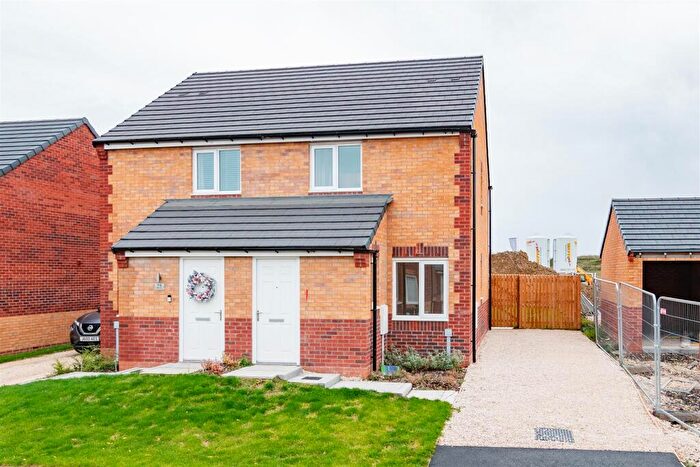 2 Bedroom Semi Detached House To Rent In Alexandra Close, Grimsby, DN31