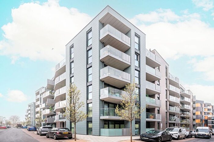 2 Bedroom Flat To Rent In Hawthorne Crescent, Greenwich, London, SE10