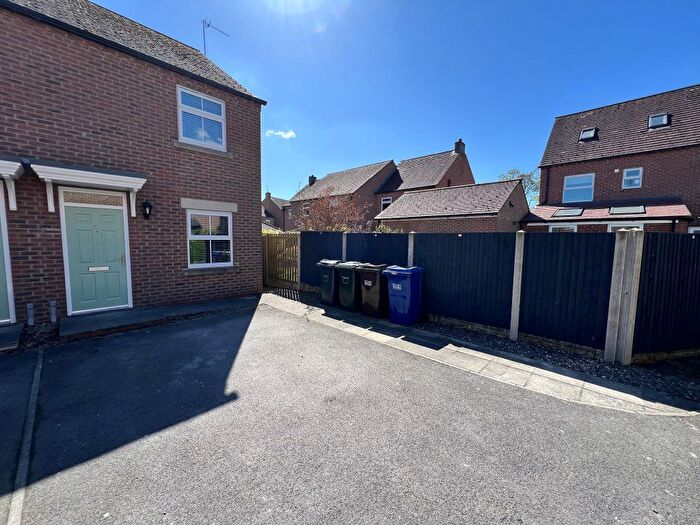 2 Bedroom Semi-Detached House To Rent In The Laurels, Barlby, YO8