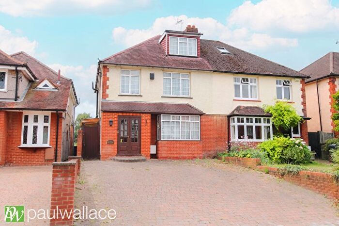 5 Bedroom Semi-detached House For Sale In New Road, Broxbourne, EN10