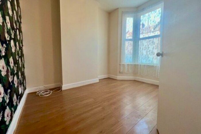 3 Bedroom Property To Rent In Radlix Road, London, E10