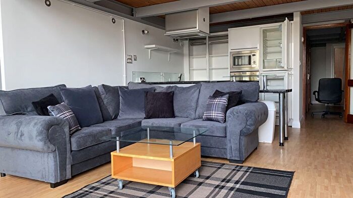 3 Bedroom Flat To Rent In Crusader House, Thurland Street, NG1