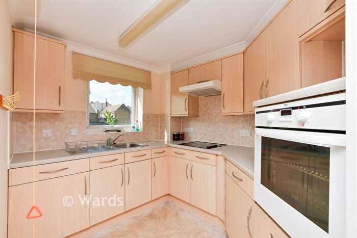 1 Bedroom Apartment For Sale In Harold Road, Margate, Kent, CT9 - Photo 2