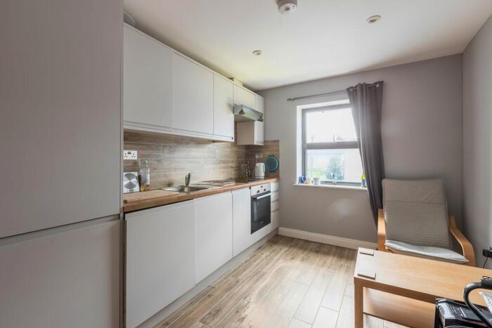 Flat To Rent In Gloucester Road, Emperor House, CR0