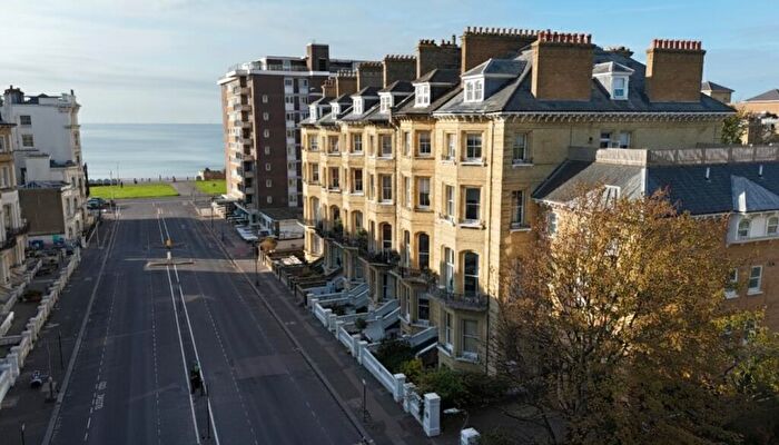 3 Bedroom Flat To Rent In Flat Princes Court, First Avenue, Hove, BN3