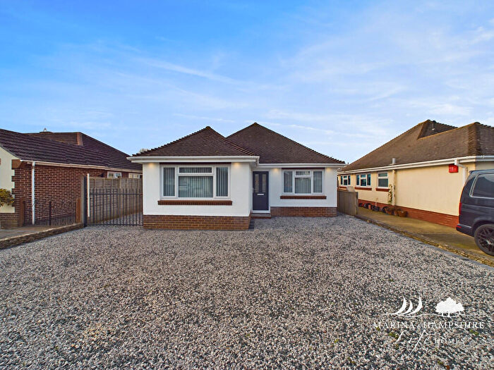 3 Bedroom Detached Bungalow To Rent In Cornaway Lane, Portchester, PO16