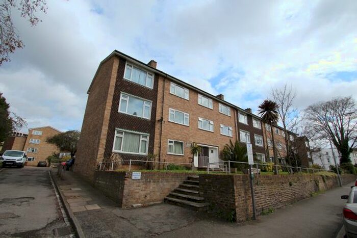 3 Bedroom Flat To Rent In Surbiton Road, Kingston Upon Thames, KT1