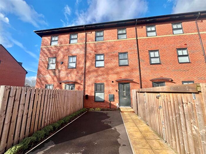 2 Bedroom House To Rent In Newbold Street, Nottingham, NG8