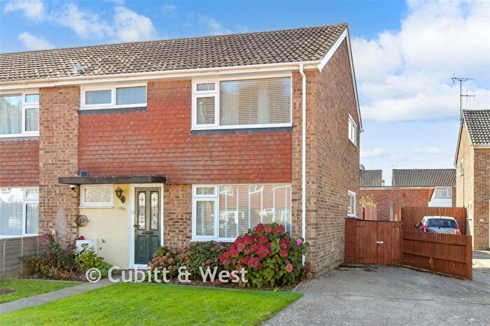 3 Bedroom End Of Terrace House For Sale In Winchester Road, Rustington, West Sussex, BN16
