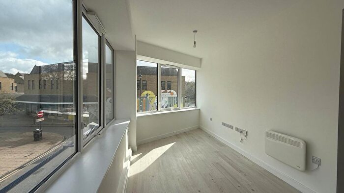 1 Bedroom Flat To Rent In Church Street, Dewsbury, WF13