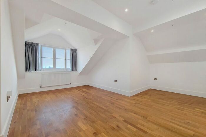 Studio To Rent In Fullerton Road, London, SW18