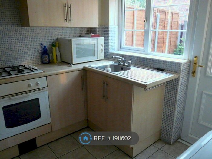 4 Bedroom Semi-Detached House To Rent In Fallowfield, Manchester, M14
