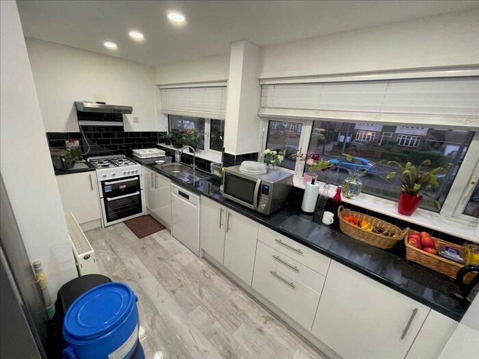 4 Bedroom Terraced House To Rent In Kiln Road, Benfleet, SS7