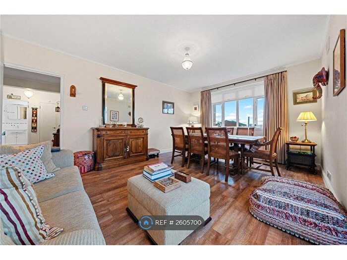 3 Bedroom Flat To Rent In Kingston Hill, Kingston Upon Thames, KT2