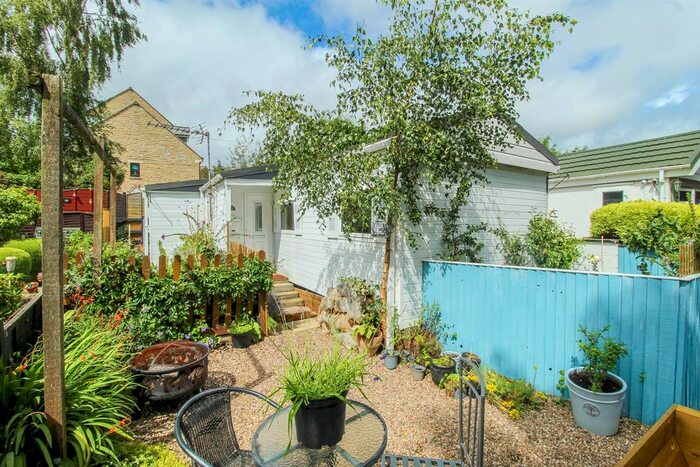 1 Bedroom Chalet For Sale In Manor House Caravan Site, Flockton, Wakefield, WF4