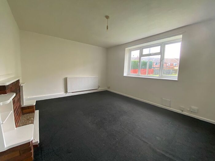 3 Bedroom Flat To Rent In Churchfield Avenue, Tipton, DY4