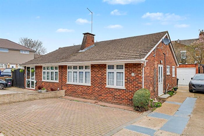 2 Bedroom Bungalow For Sale In Tenniswood Road, Enfield, EN1