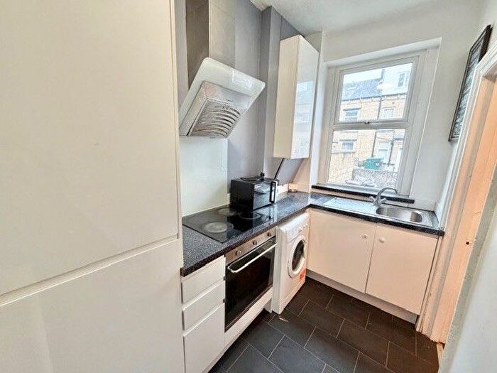 3 Bedroom Property To Rent In Westfield Terrace, Halifax, HX1