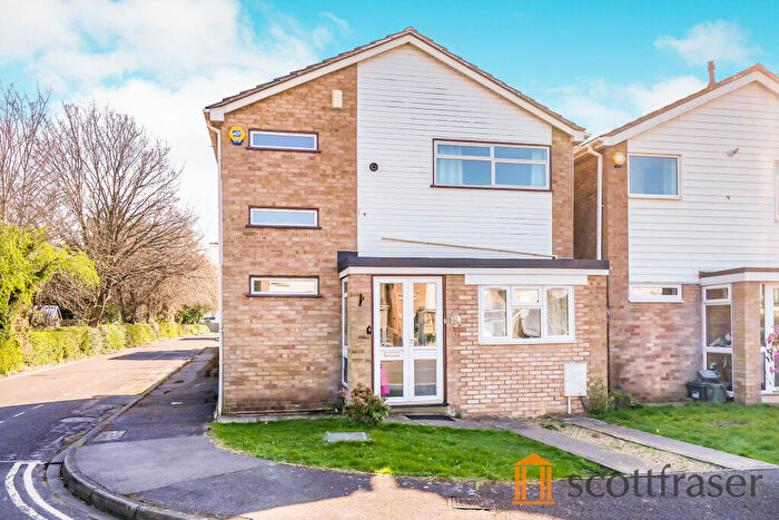 4 Bedroom Detached House To Rent In Larkfields, Headington, OX3