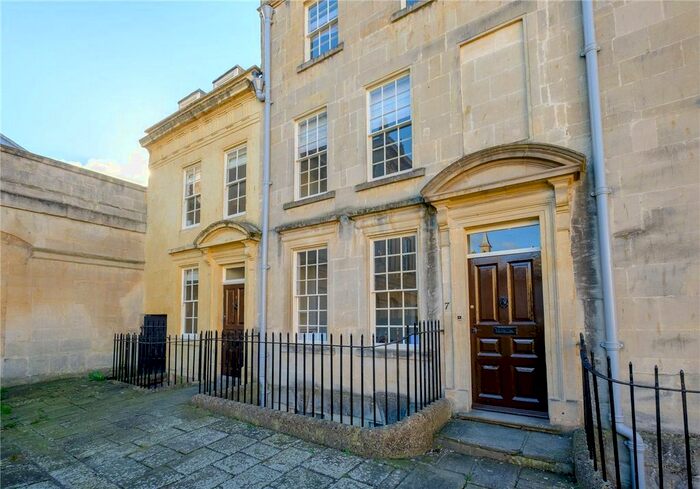 3 Bedroom Detached House To Rent In Beauford Square, Bath BA1