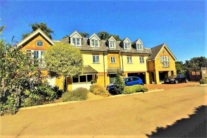 2 Bedroom Apartment To Rent In Bushey Hall Drive, Bushey, WD23