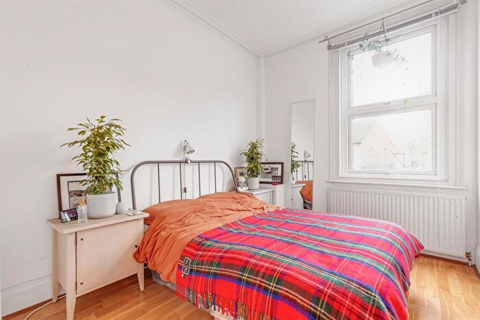 2 Bedroom Flat To Rent In Upper Richmond Road West, East Sheen, SW14