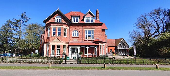 2 Bedroom Flat For Sale In The Rise, Brockenhurst, SO42