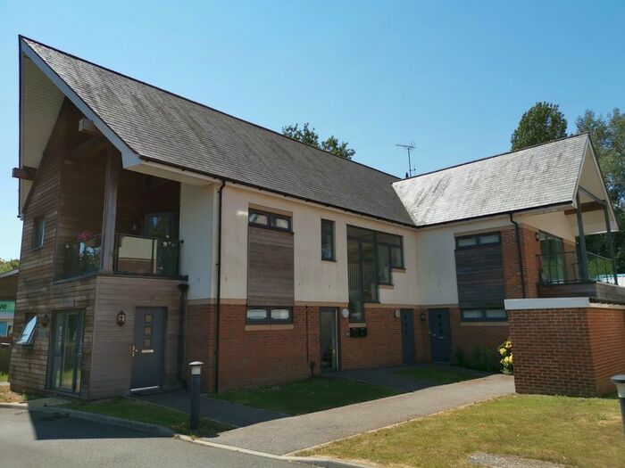 2 Bedroom Flat To Rent In Faversham Road, Kennington, Ashford, TN24