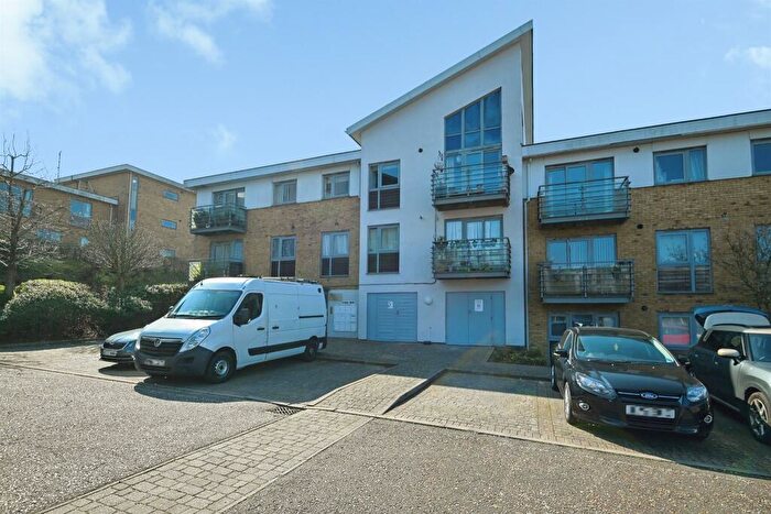 2 Bedroom Apartment For Sale In Stafford Gardens, Maidstone, ME15