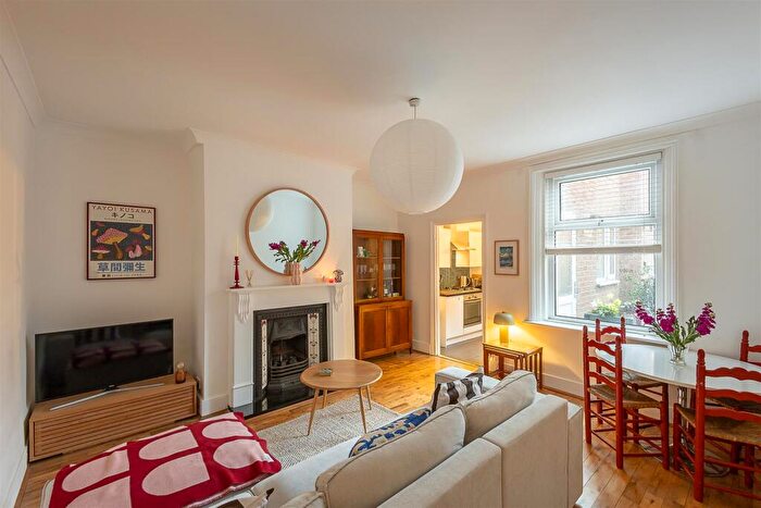 2 Bedroom Flat For Sale In South View West, Heaton, Newcastle Upon Tyne, NE6