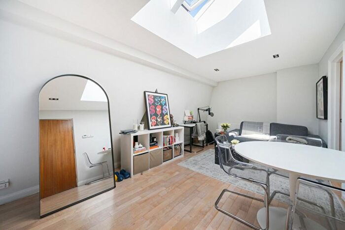 1 Bedroom Flat For Sale In Palace Court, Bayswater, London, W2