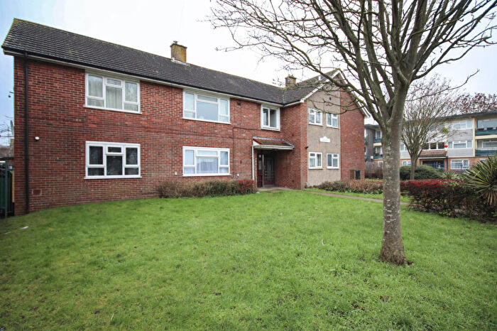 2 Bedroom Flat For Sale In Bligh Way, Rochester, ME2