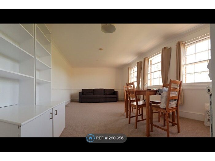2 Bedroom Flat To Rent In Queensbridge Road, London, E2