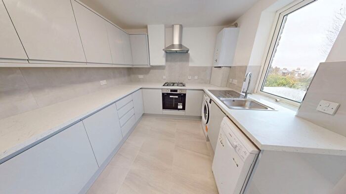 2 Bedroom Flat To Rent In Mount View Road, London, N4