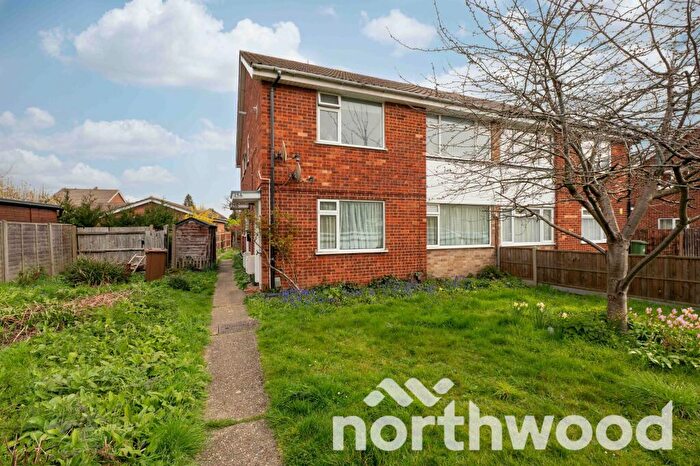 2 Bedroom Maisonette For Sale In Larkspur Way, West Ewell, Epsom, KT19