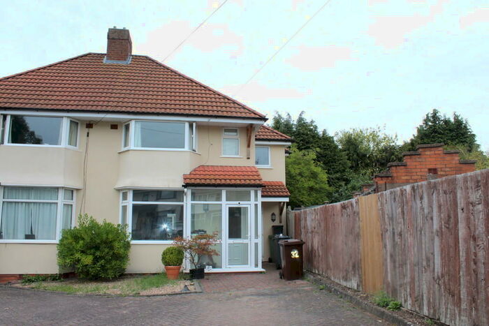 3 Bedroom Semi-Detached House To Rent In Wentworth Road, Solihull, B92