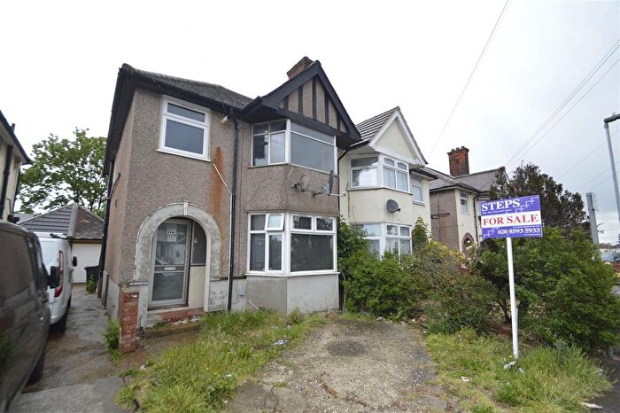 2 Bedroom Flat For Sale In Oval Road South, Dagenham, RM10