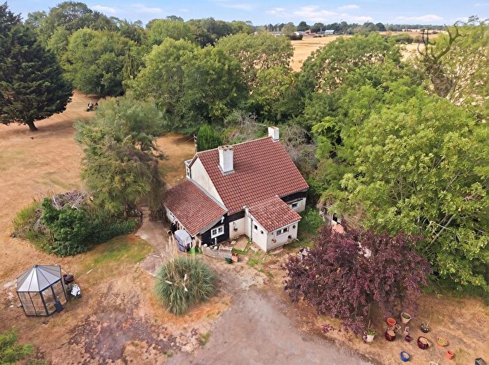 3 Bedroom Detached House For Sale In Albyns Lane, Navestock, RM4