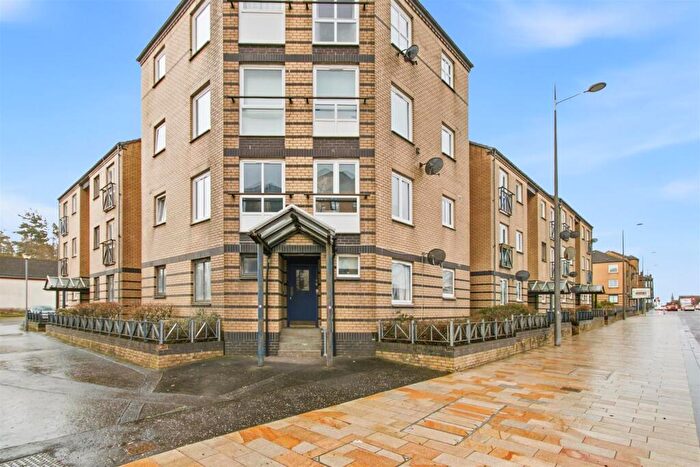 2 Bedroom Flat For Sale In Glasgow Road, Clydebank, G81