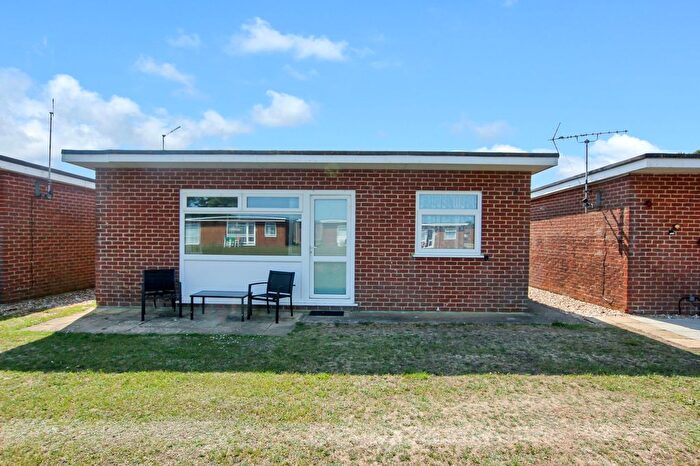 2 Bedroom Chalet For Sale In The Parade, Greatstone, New Romney, TN28