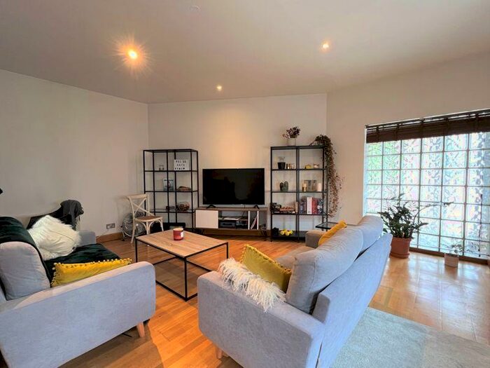 2 Bedroom Flat To Rent In Kingsley Mews, Wapping, E1W