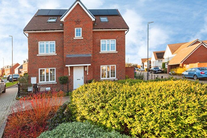 4 Bedroom Detached House For Sale In Birmingham Drive, Broughton, Aylesbury, HP22