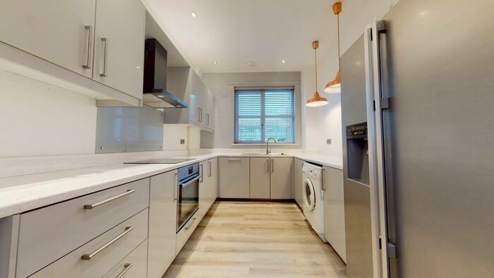 3 Bedroom Maisonette To Rent In London Road, Brighton, BN1