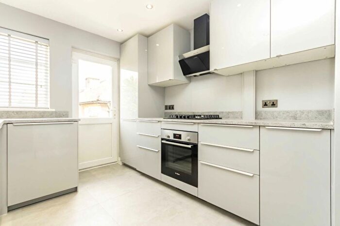 3 Bedroom Maisonette To Rent In Hook Rise North, Surbiton, KT6
