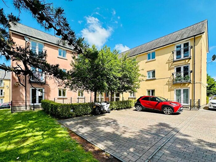 2 Bedroom Flat To Rent In Tovey Crescent, Manadon, Plymouth, PL5