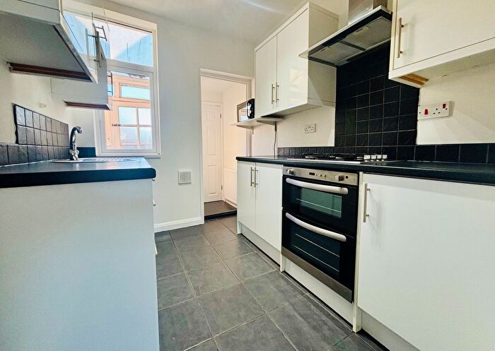 3 Bedroom End Of Terrace House To Rent In Edwin Road, Gillingham, ME8